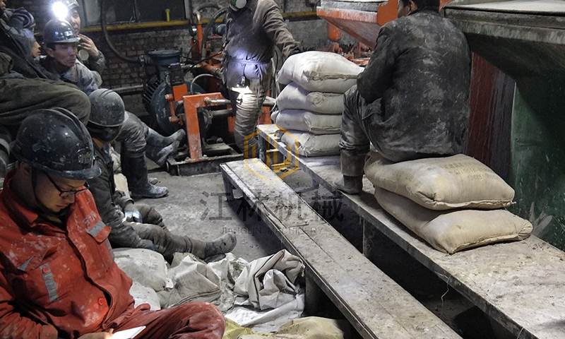 超高水材料空巷充填现场